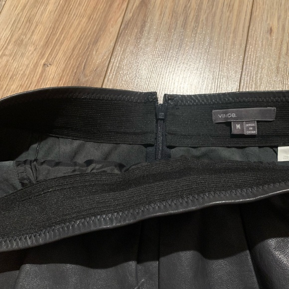 Vince dark grey short 100% leather skirt - Picture 2 of 7